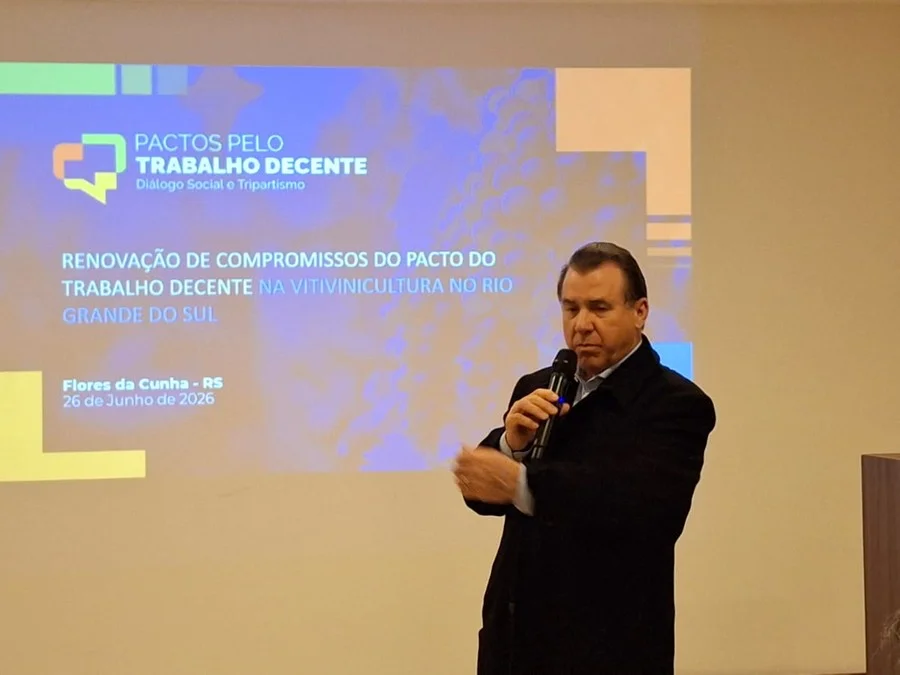Pacto pelas boas práticas trabalhistas na vitivinicultura é renovado em solenidade na Serra