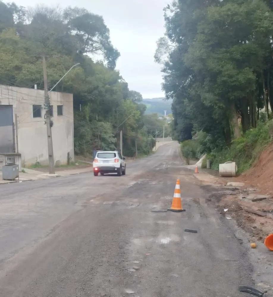 A complexidade e a desorganização do trecho afetado impõem riscos diários aos motoristas. (Foto: Marciano Nicolodi)