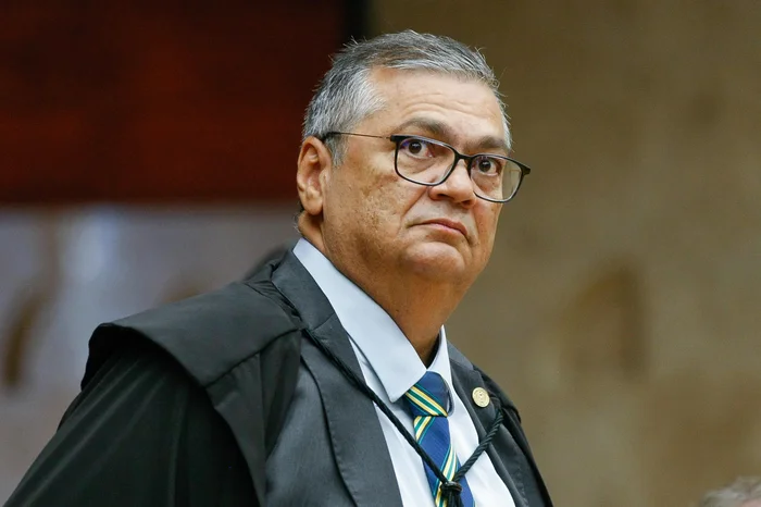 Flávio Dino bloqueia R$ 119 milhões de Valdemar Costa Neto