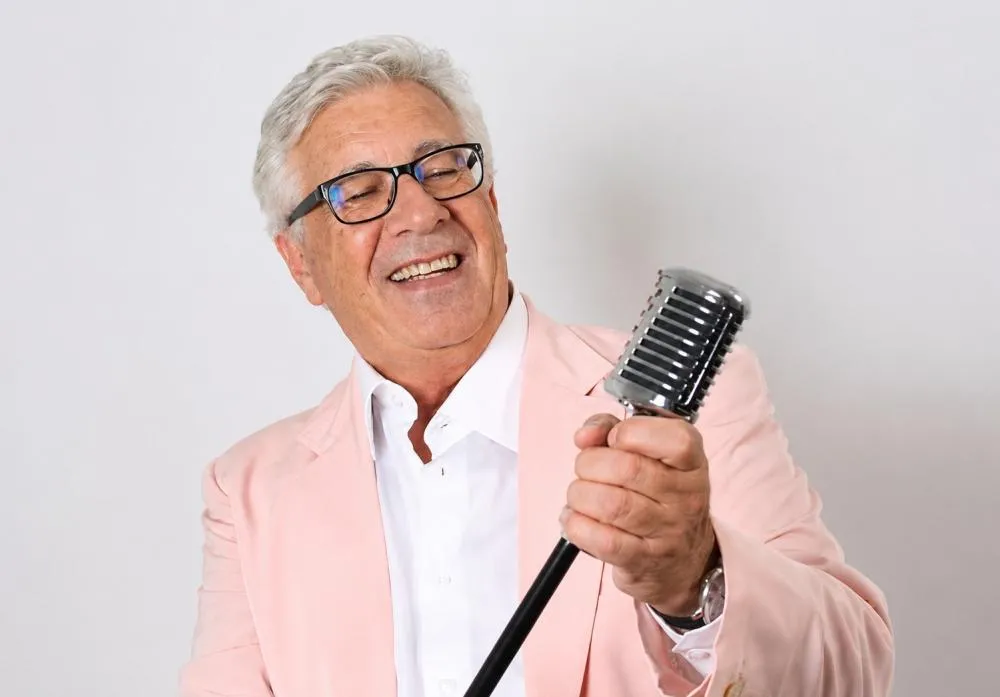 Morre Peppino di Capri, voz italiana que embalou gerações