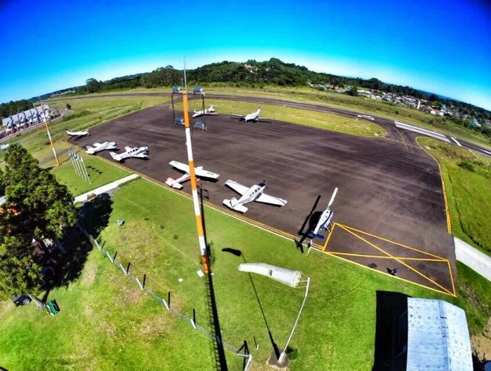 Processo envolve uma área de 2,4 mil metros quadrados que abrange espaços como o hangar. (Foto: Divulgação / Infraero)