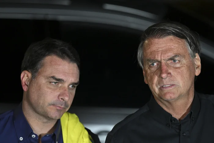 Moraes mantém prisão domiciliar de Bolsonaro, mas proíbe visitas