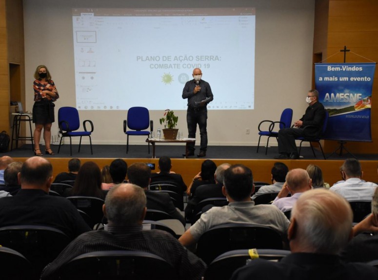 Associações de prefeitos de mais de 80 cidades vão pedir o retorno da cogestão ao governador Eduardo Leite