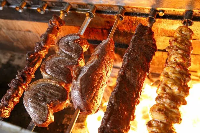 Como calcular a quantidade de carne por pessoa para o churrasco sem errar