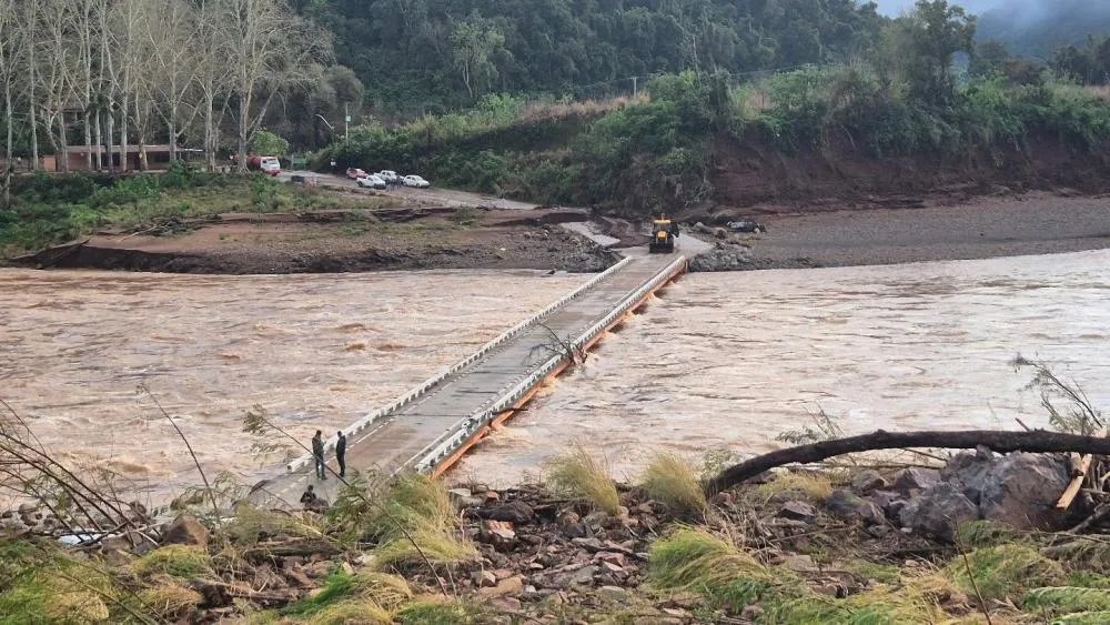 Ponte sobre o Rio das Antas segue interditada, em Cotiporã