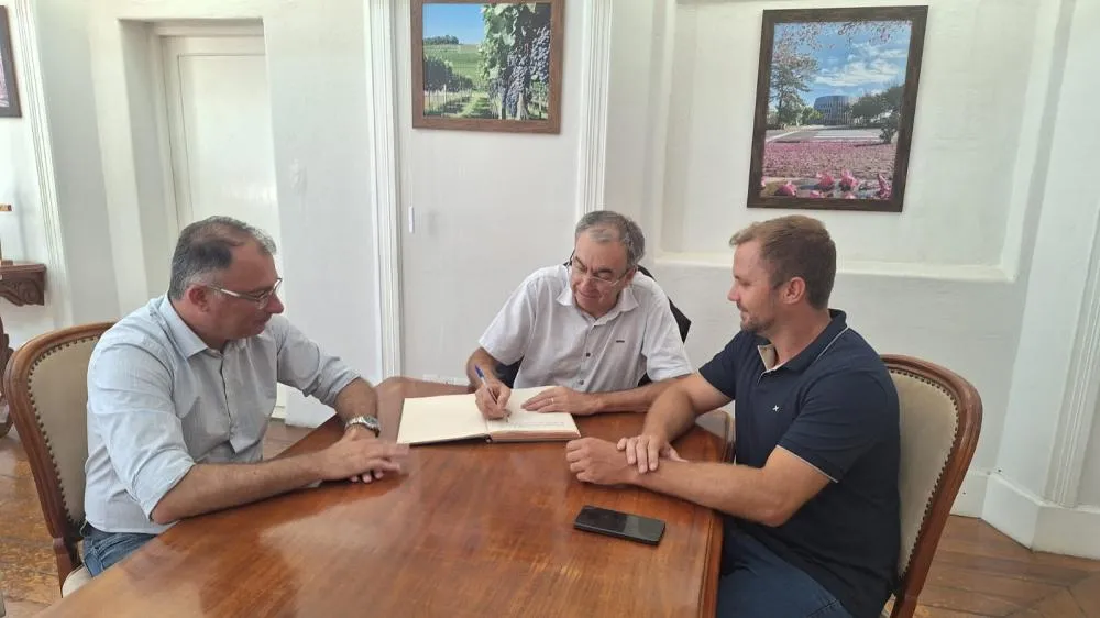 Zanella assume como prefeito e Thiago Fabris a presidência da Câmara - Foto: Prefeitura de Bento Gonçalves