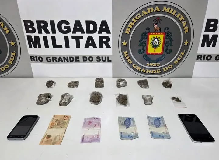 Homem é preso por tráfico e adolescente é apreendida com maconha