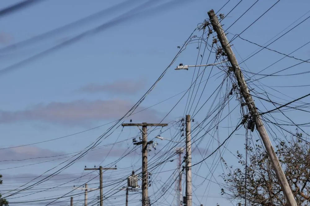 Mais de 93 mil clientes seguem sem água e 79 mil estão sem luz no RS