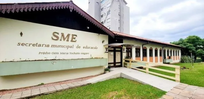 Farroupilha abre processo seletivo para professores com salários de R$ 5 mil