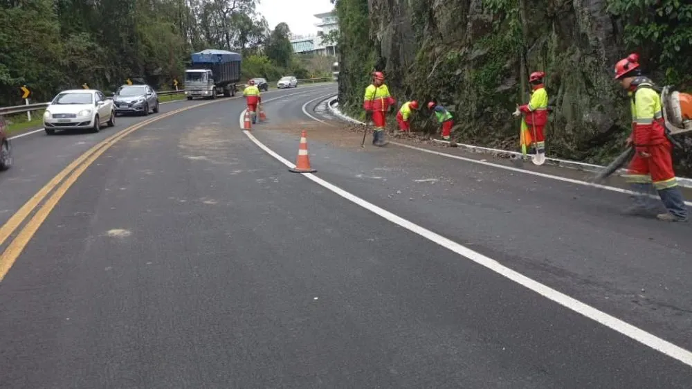 Queda de pedras interrompe trecho entre Bento e Garibaldi