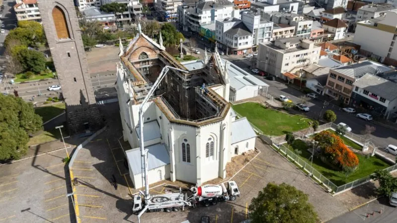 Obras da Igreja Matriz de Flores da Cunha avançam para nova cobertura