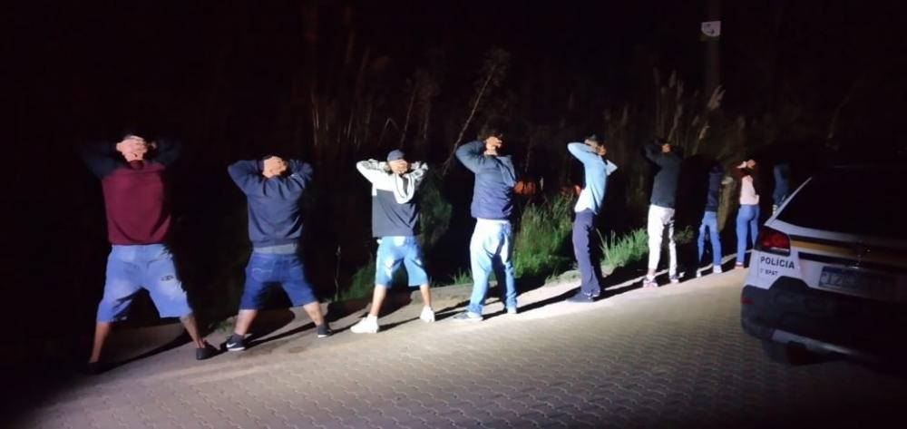 Grupo de 18 pessoas de Bento Gonçalves foram flagradas fazendo aglomeração em Garibaldi