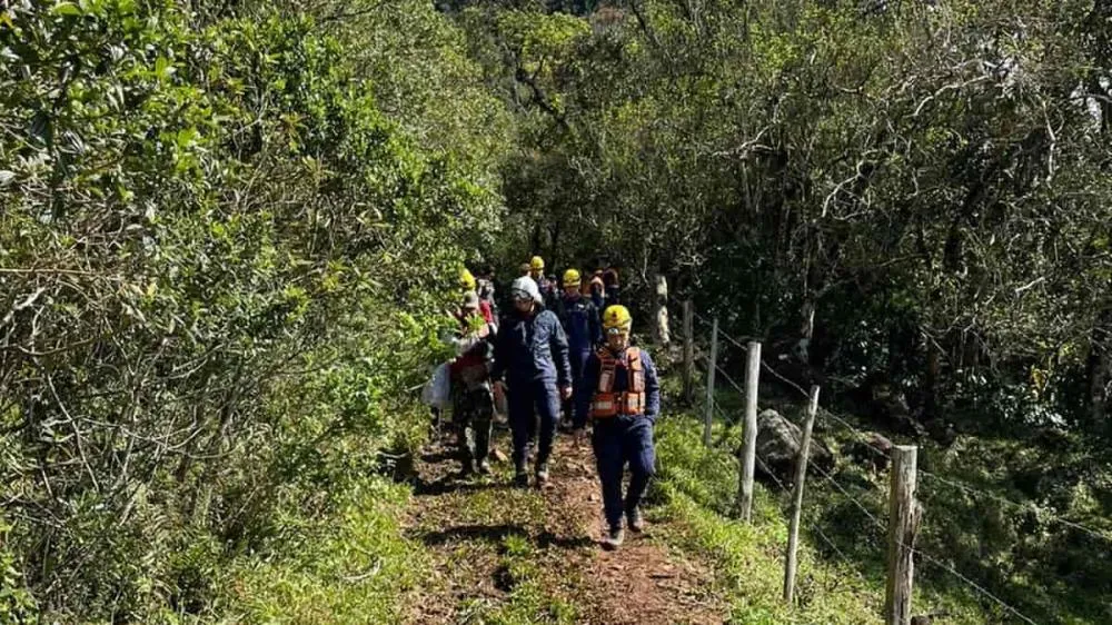 Trilheira resgatada contesta versão de guia sobre desaparecimento de grupo