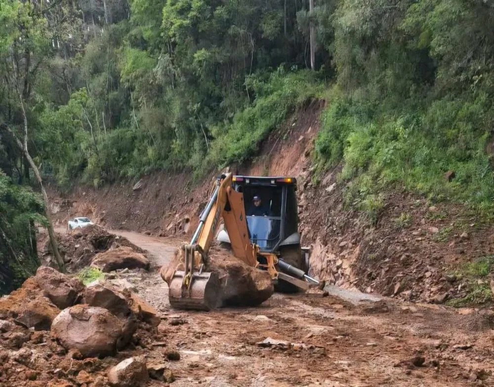 Vila Flores libera acessos do interior após chuvas