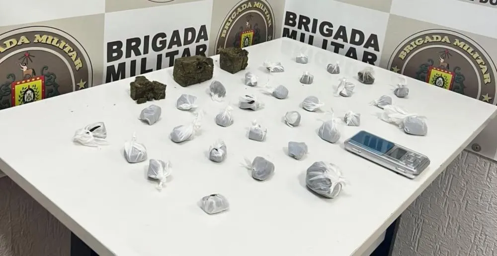 Adolescente é apreendido com maconha e balança de precisão