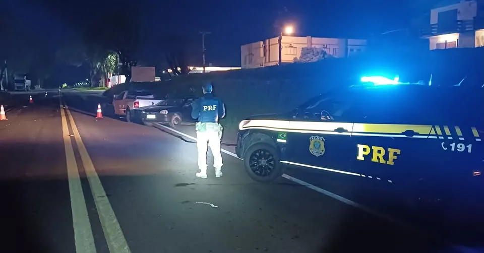 Colisão traseira deixa um morto e três feridos na BR-386