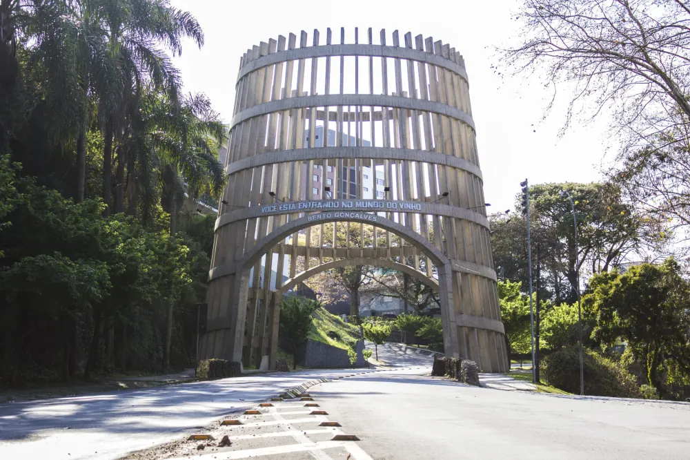 Pipa Pórtico passa por manutenção e ganha nova iluminação