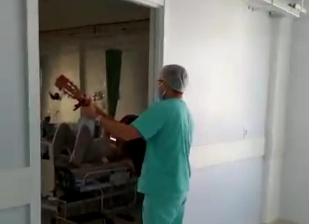 Atitude do enfermeiro emocionou os pacientes internados na UPA 24 Horas