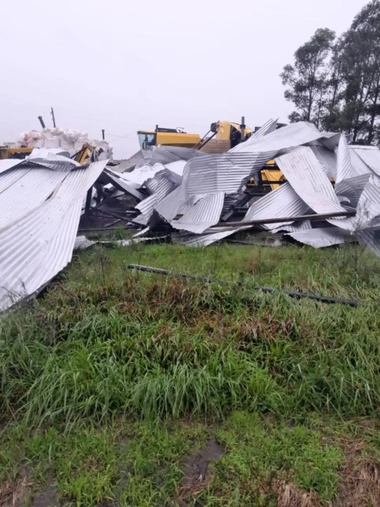 Forte temporal provoca destruição em propriedades rurais no interior do RS