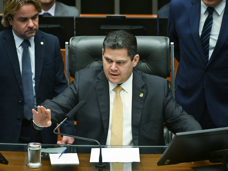 Alcolumbre sinaliza apoio para acelerar votação da PEC da escala 6x1