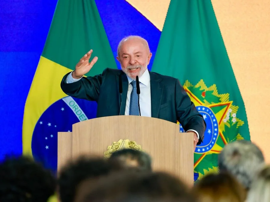 Lula anuncia PEC para tarifa zero no transporte público aos fins de semana