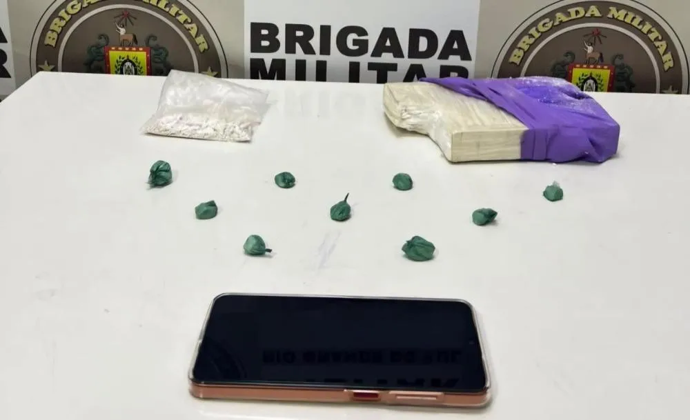 Jovem de 21 anos é preso com cerca de 1 kg de cocaína