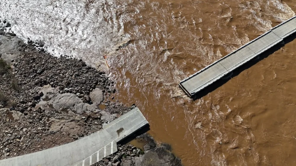Enchente levou um tabuleiro da ponte no dia 2 de julho - Foto: Reprodução