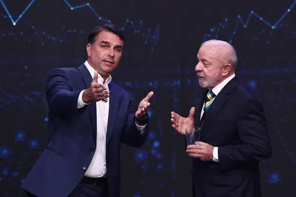 Debate desta noite pode puxar o voto dos indecisos para um dos candidatos - Foto: Reprodução Band