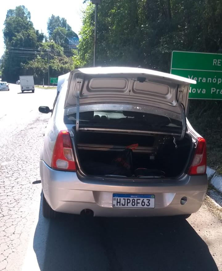 Câmera de leitura de placas ajudou na identificação do veículo furtado.