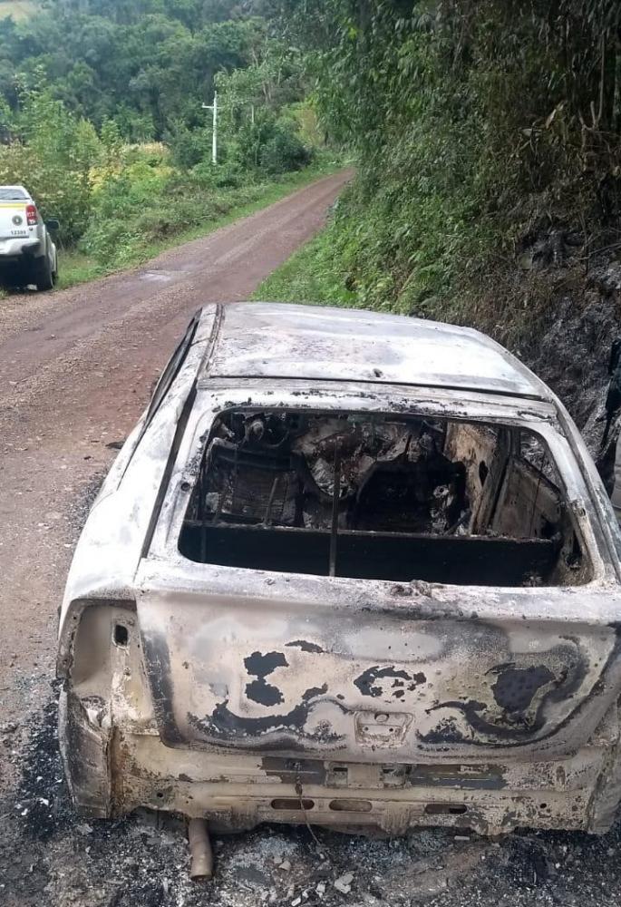 Corpo é encontrado dentro de carro incendiado em Bento Gonçalves