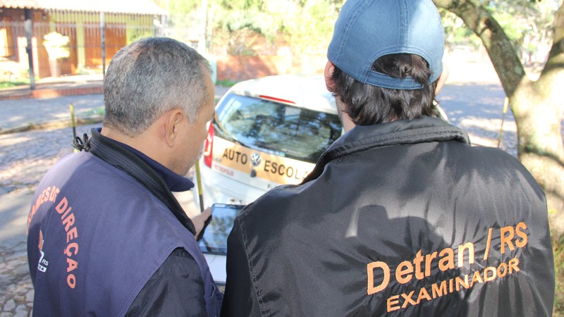 Examinadores do Detran começam a receber imunização contra a Covid-19