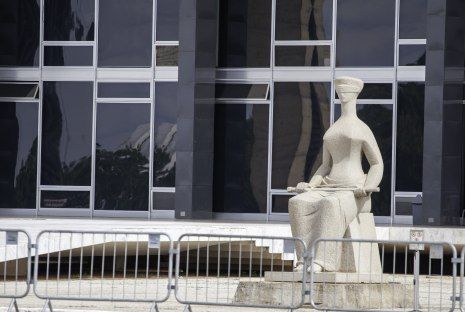 Decisões do STF, tiroteios nos EUA e CPI da Covid marcam semana