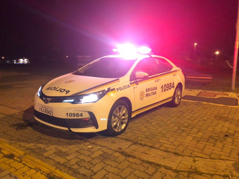 Policiais da Brigada Militar prendem homem após furto em loja de Bento Gonçalves