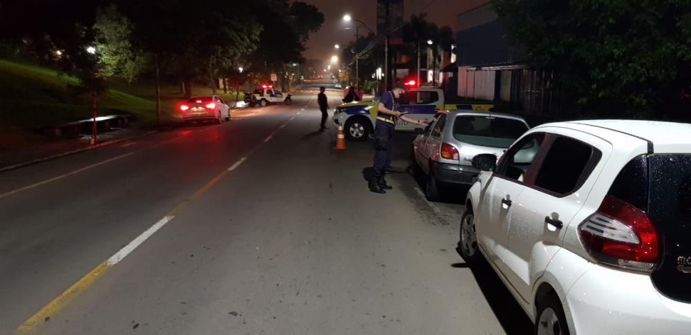 Bar é interditado e festa é encerrada por fiscalização em Bento Gonçalves