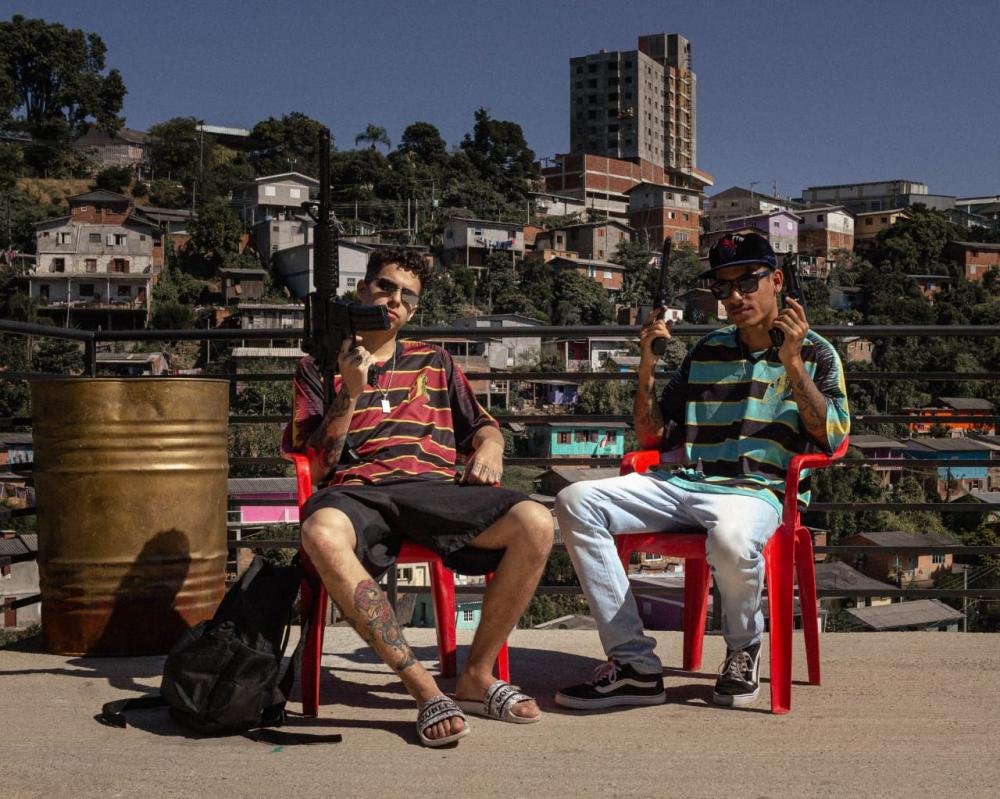 Raikiri e Dree, rappers de Bento, lançam clipe sobre a vida na periferia