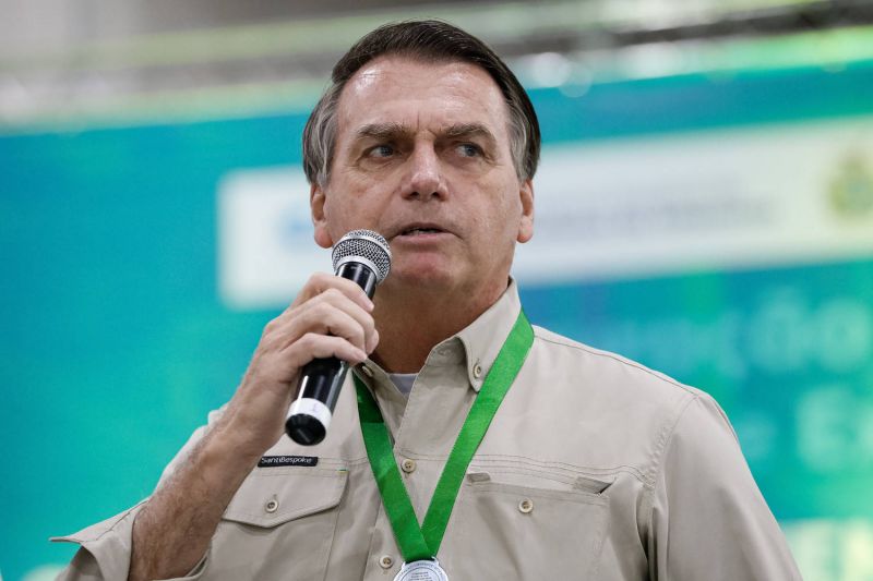 Bolsonaro ironiza CPI: 'Vou sugerir investigar leite condensado'