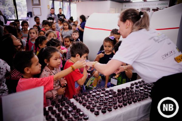 Peça mostra benefícios do suco de uva para alunos de Bento Gonçalves