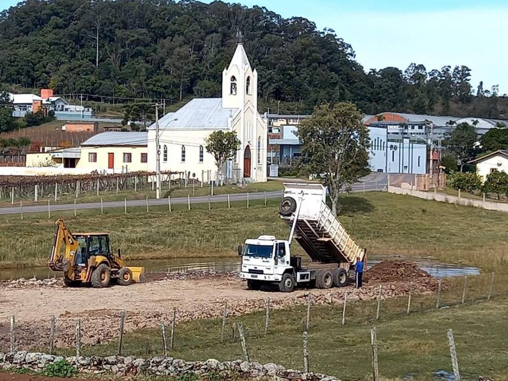 Aterramento de açude chama a atenção da comunidade no bairro Salgado