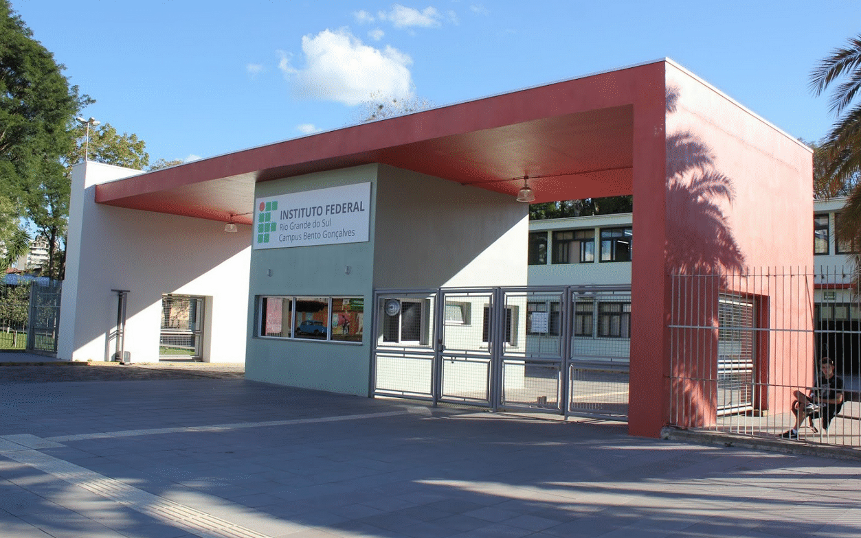 Oportunidades: IFRS Bento abre vagas temporárias para professores substitutos