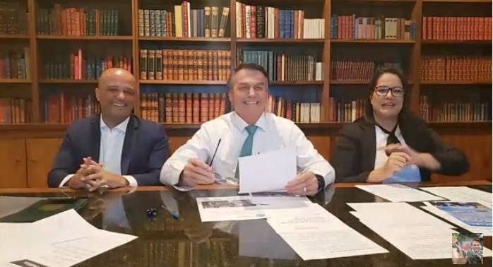 Em live, Bolsonaro critica CPI e depoimento de Witzel: 'Showzinho'