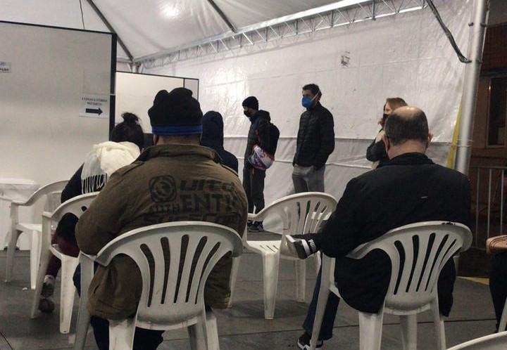 #LINHADIRETANB: Pacientes esperam mais de 4 horas na barraca fast track em Bento Gonçalves