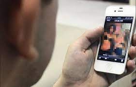 Golpe dos nudes: Homem troca fotos com golpista e perde quase R$ 12 mil em dinheiro