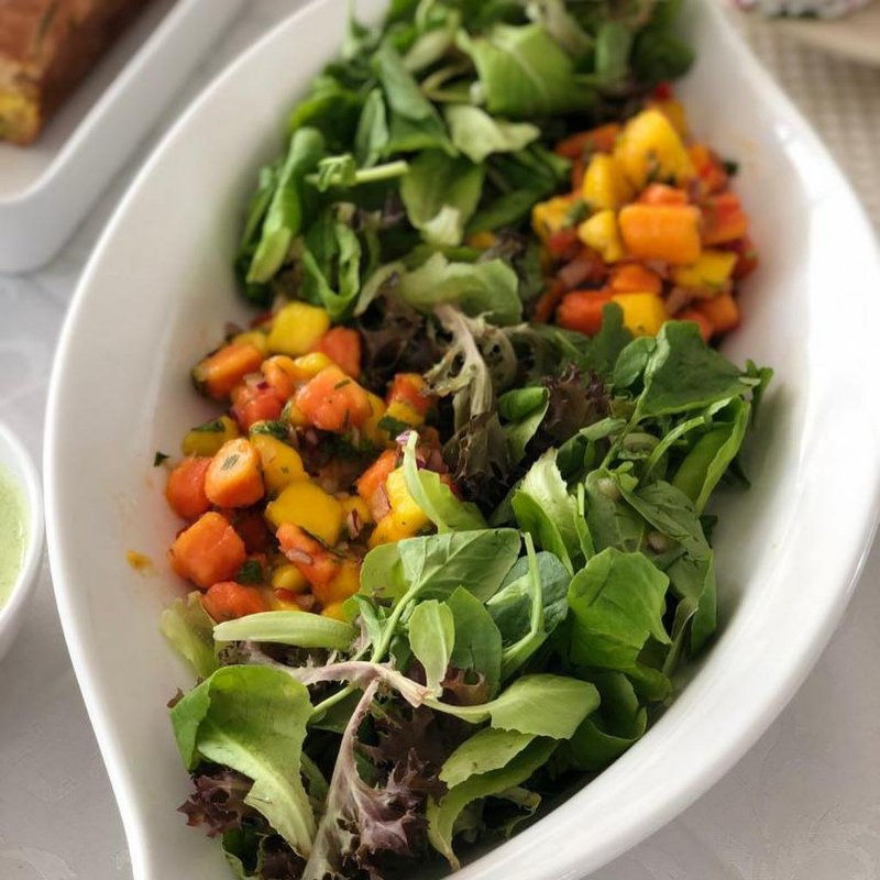 Aprenda a fazer um vinagrete de manga com mamão e surpreenda no churrasco