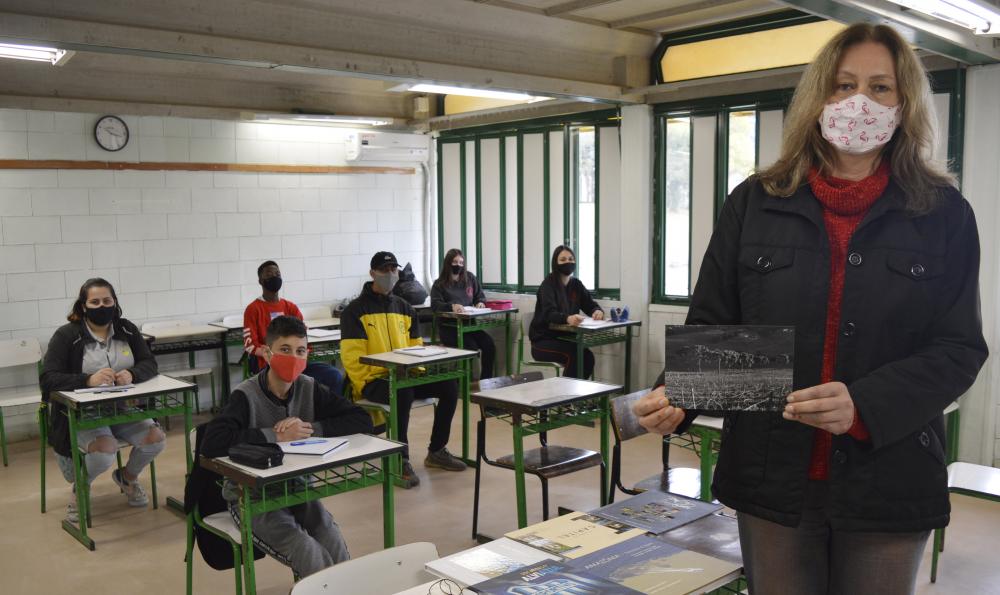 Livro homenageia história de Bento Gonçalves com ensaio fotográfico interpretado por estudantes