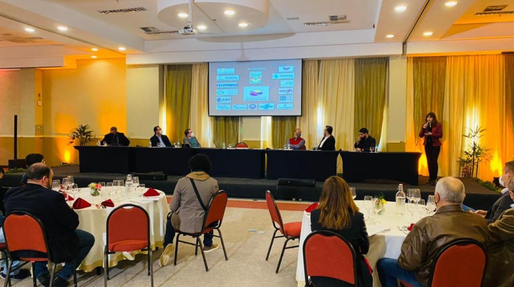 Bento sedia reunião sobre a Zona Franca da Uva e do Vinho