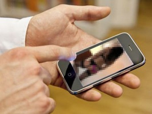 Homem perde R$ 12 mil no golpe do nudes em Garibaldi