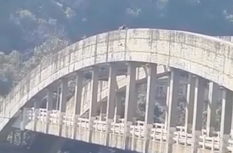 Casal é filmado tendo relação sexual na Ponte dos Arcos