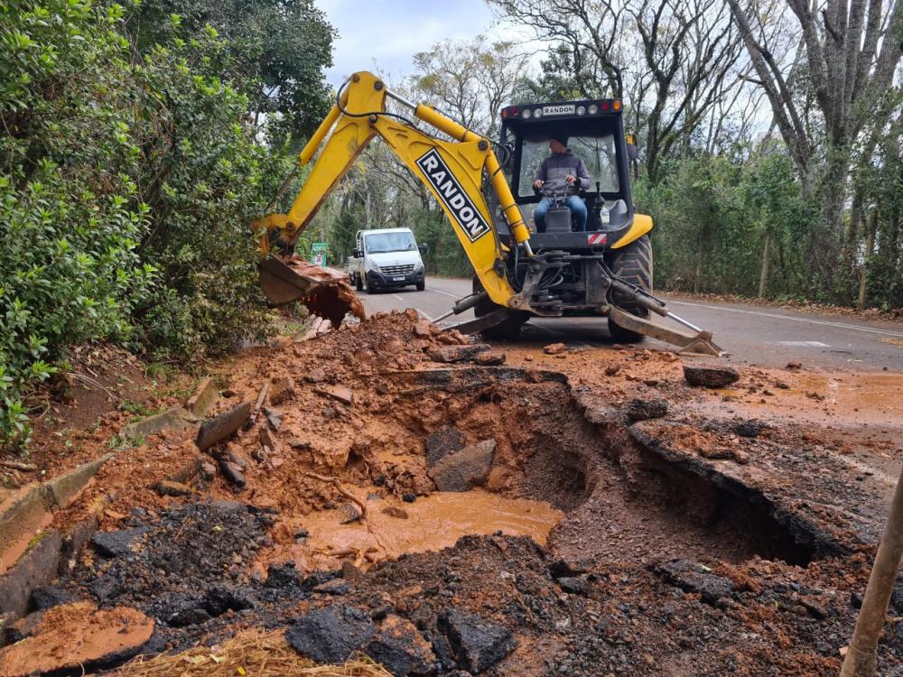 Apagão em toda a cidade causa rompimento da principal adutora de água de Bento