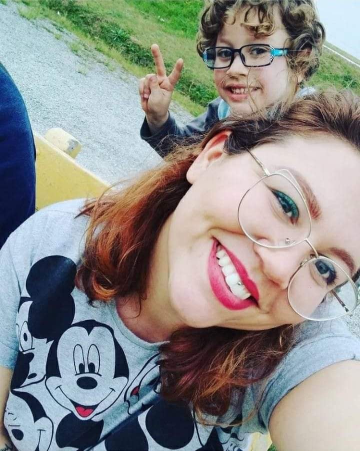Em fotos nas redes sociais, mãe e filho apareciam sempre sorridentes