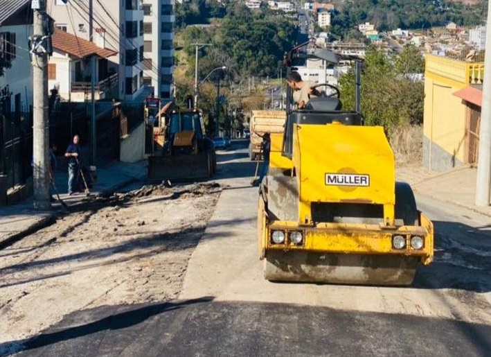 Asfalto da Fiorelo Bertuol, entre o Borgo e o Progresso, será refeito nesta semana